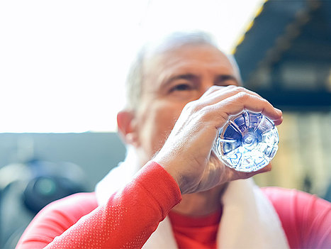 How to stay on top of your game by drinking (the right) water